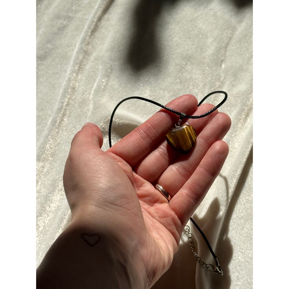 Gorgeous Tigers Eye Bubble Heart Pendant on Leather Chain Necklace - Picture 6 of 6